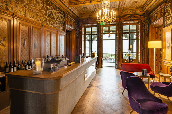bar