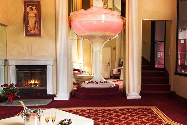 Nestled on shores of Lake Wallenpaupack, in Pennsylvania lies Cove Haven Resort, a couples romantic getaway.