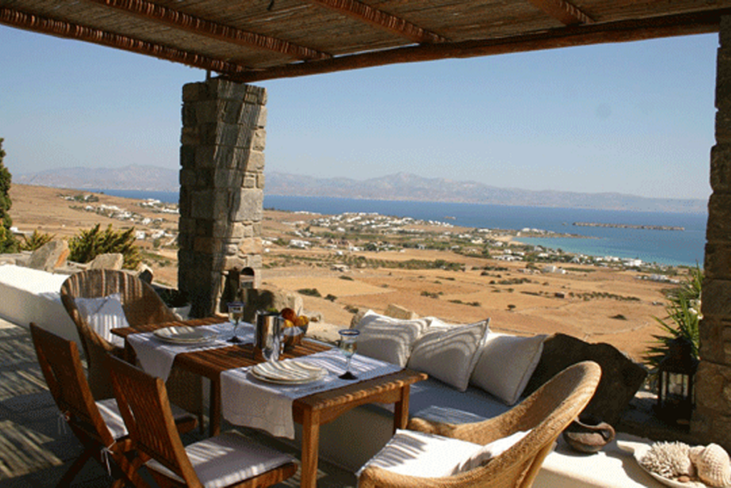 Hesperus Villa on the Island of Paros is pure paradise. Greek villas abound on all the islands, but some are just plain special.